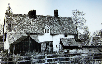 The rear of Rowe's Cottages in 1975 [Z128/13]